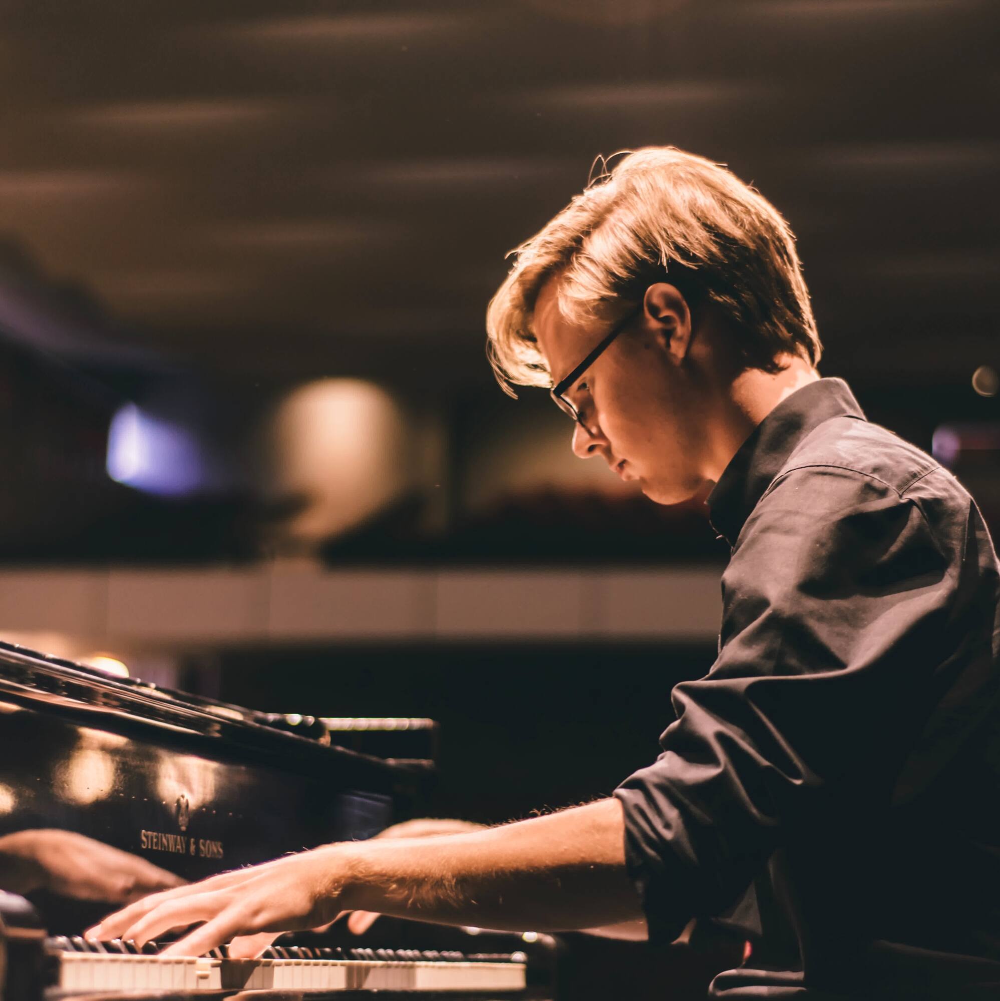 Pianist Martin Kaptein during a rehearsal.